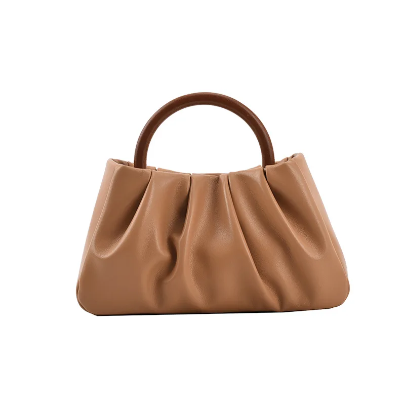 

Женская кожаная маленькая дорожная сумка через плечо с кисточками