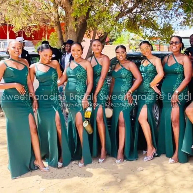 

Женское длинное изумрудно-зеленое платье-футляр с разрезом сбоку, официальное платье