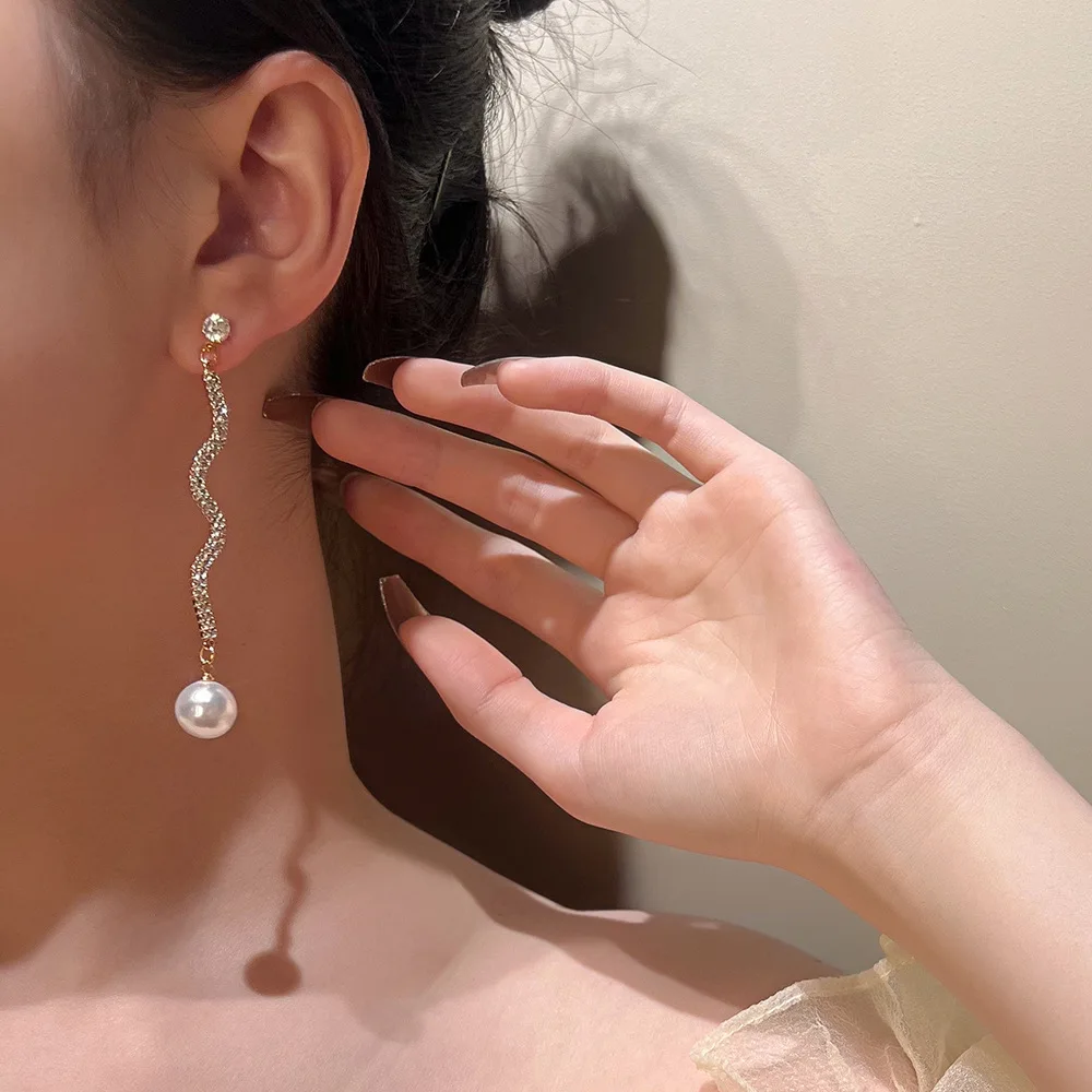 

Pearl Rhinestone Earrings for Women Fashion Kpop Wave S Curve Personality Exaggerated Pendientes Aretes De Mujer Modernos 2022