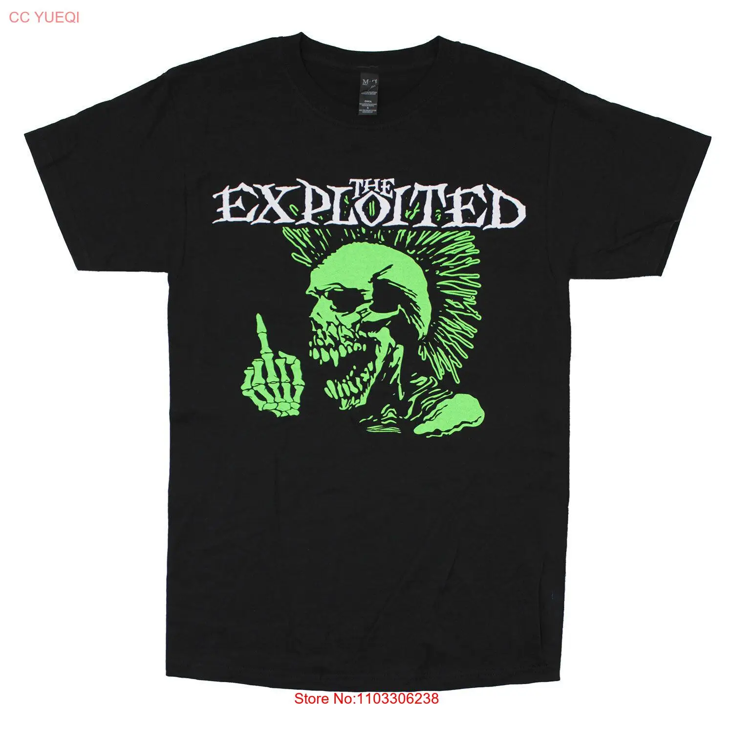 Мужская черная футболка среднего размера