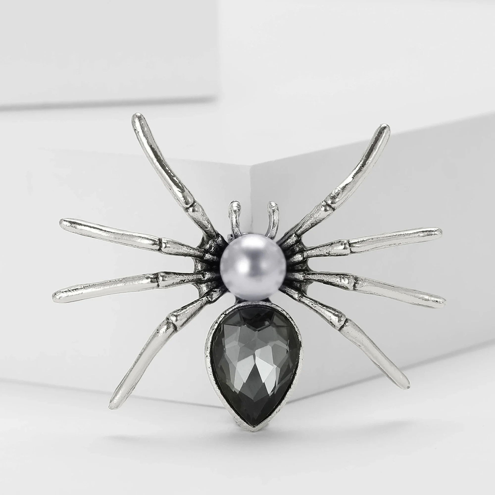 Брошь со стразами цвет в ассортименте