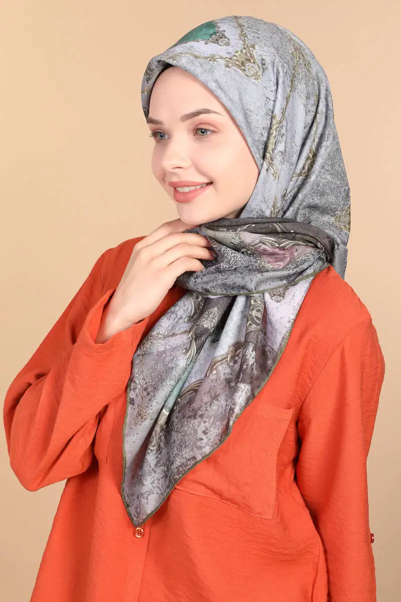 

ShantuQ Framework Patterned Twill Scarf