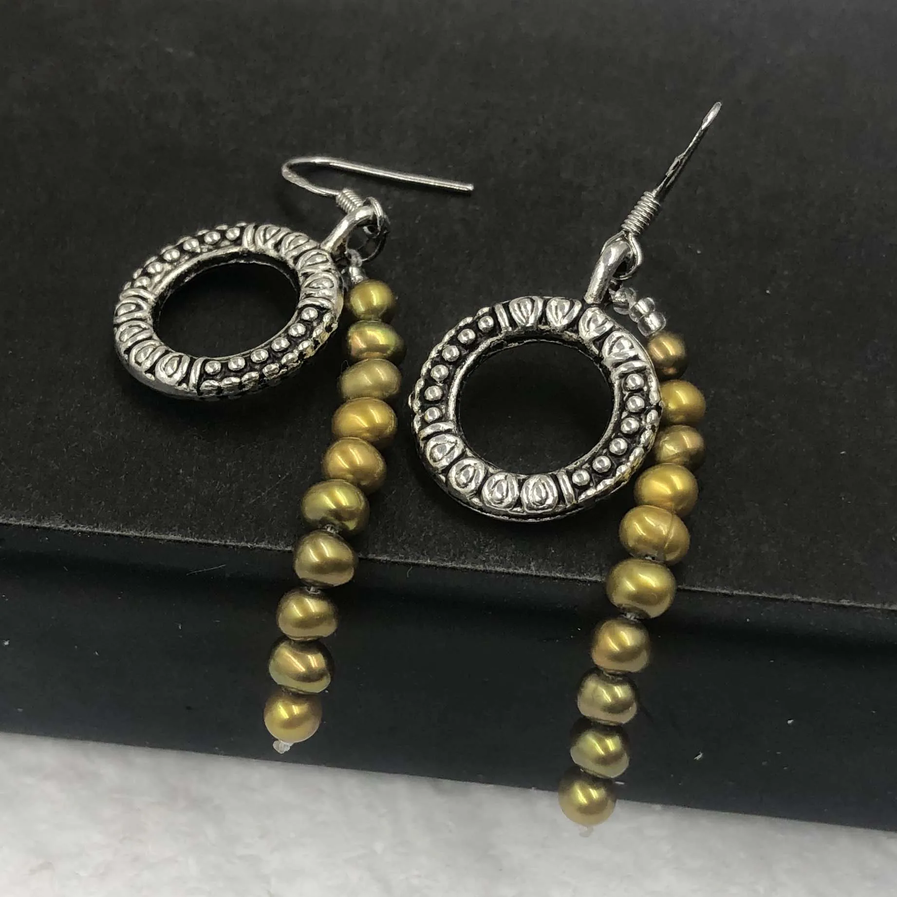 

[ELEISPL] Wholesale 5 Pairs Two Style Freshwater Pearl Dangle Earrings #22010121