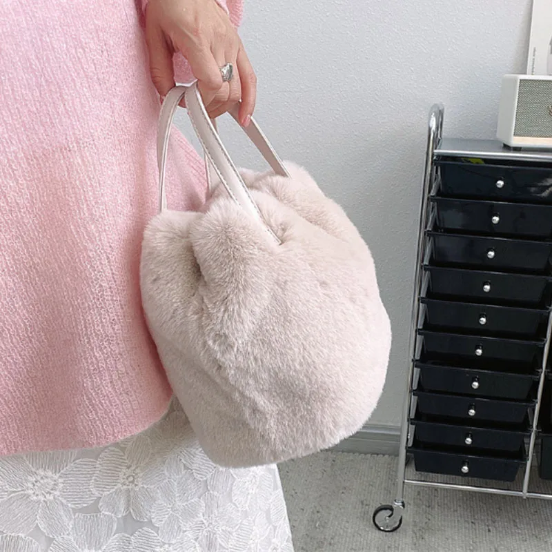 Autumn and Winter New Large Capacity Bucket Bag Women Handbag Fashion Faux Fur Lady Imitation Rabbit Plush Tote