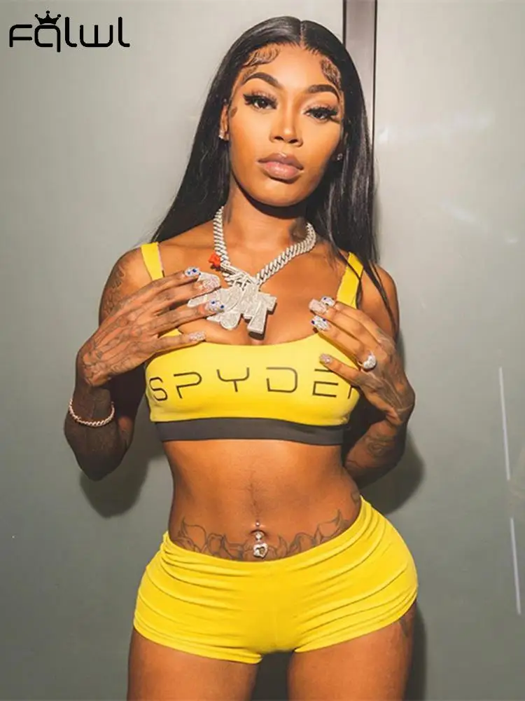 

Комплект женский летний из 2 предметов с надписью и шортами