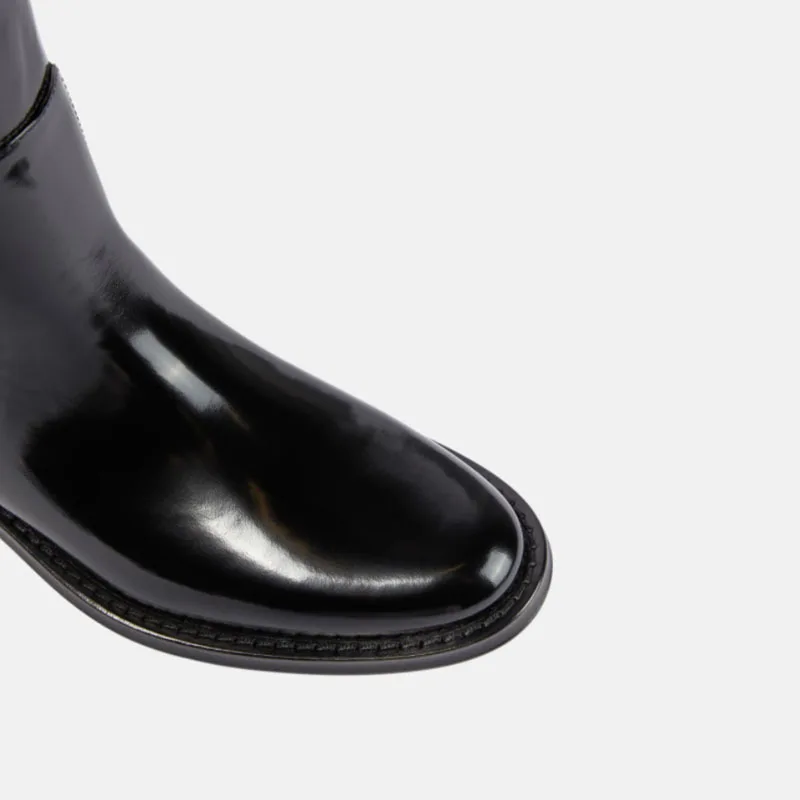 Arden Furtado 2024 осенние сапоги до колена из лакированной кожи с металлической пряжкой