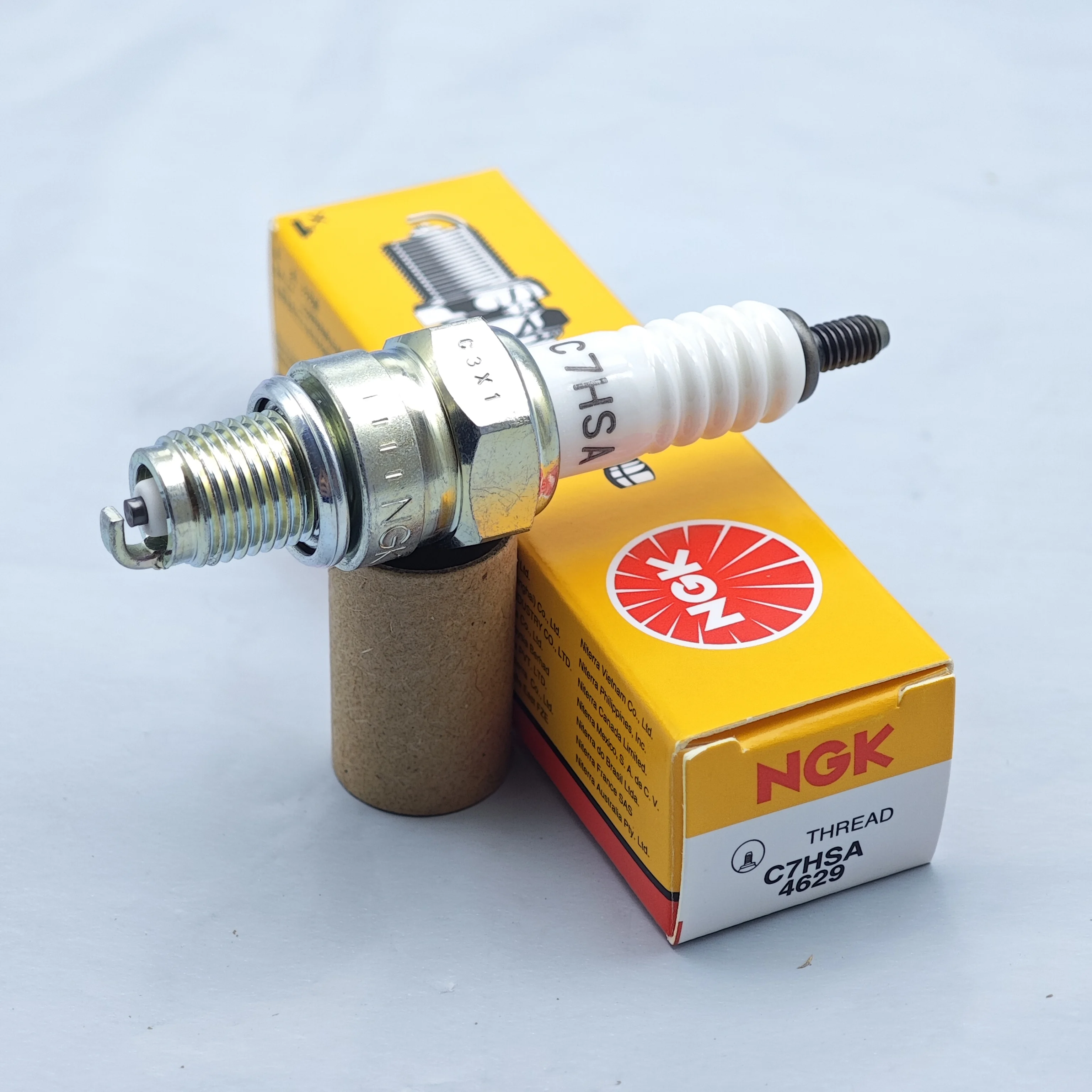 

1 шт. оригинальная Свеча зажигания NGK C7HSA 4629