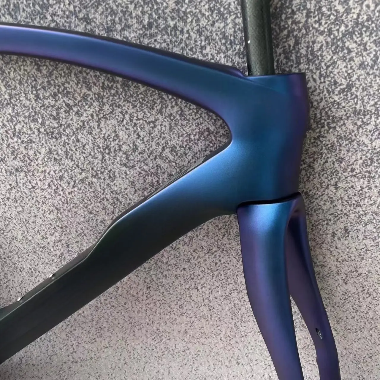 

Super Light Carbon Fiber Frame T1100 Chameleon Bike Frame BSA V Brake/Disc Brake Bicycle Frame Fit Di2 Made in Taiwan