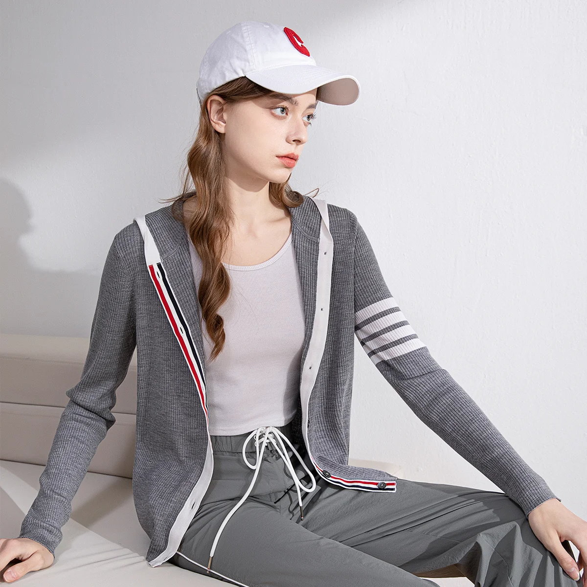 Женский шерстяной кардиган с капюшоном