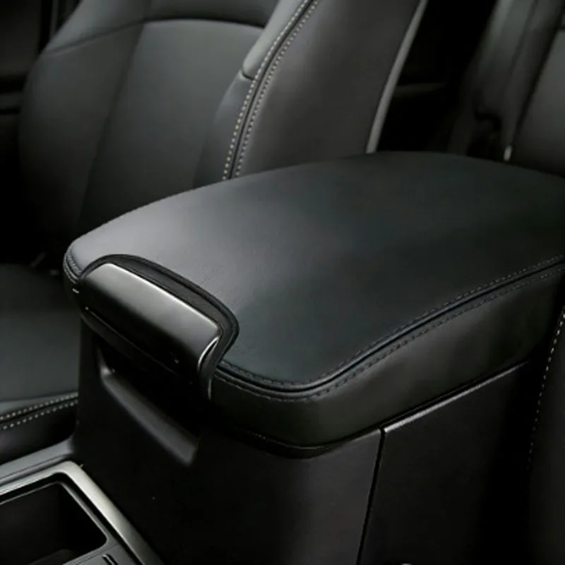 Фото Для Toyota Land Cruiser Prado 2010-2016, 2017, 2018, 2019, 2020, 2021: Защитная накладка на центральный подлокотник / Крышка центрального подлокотника №3