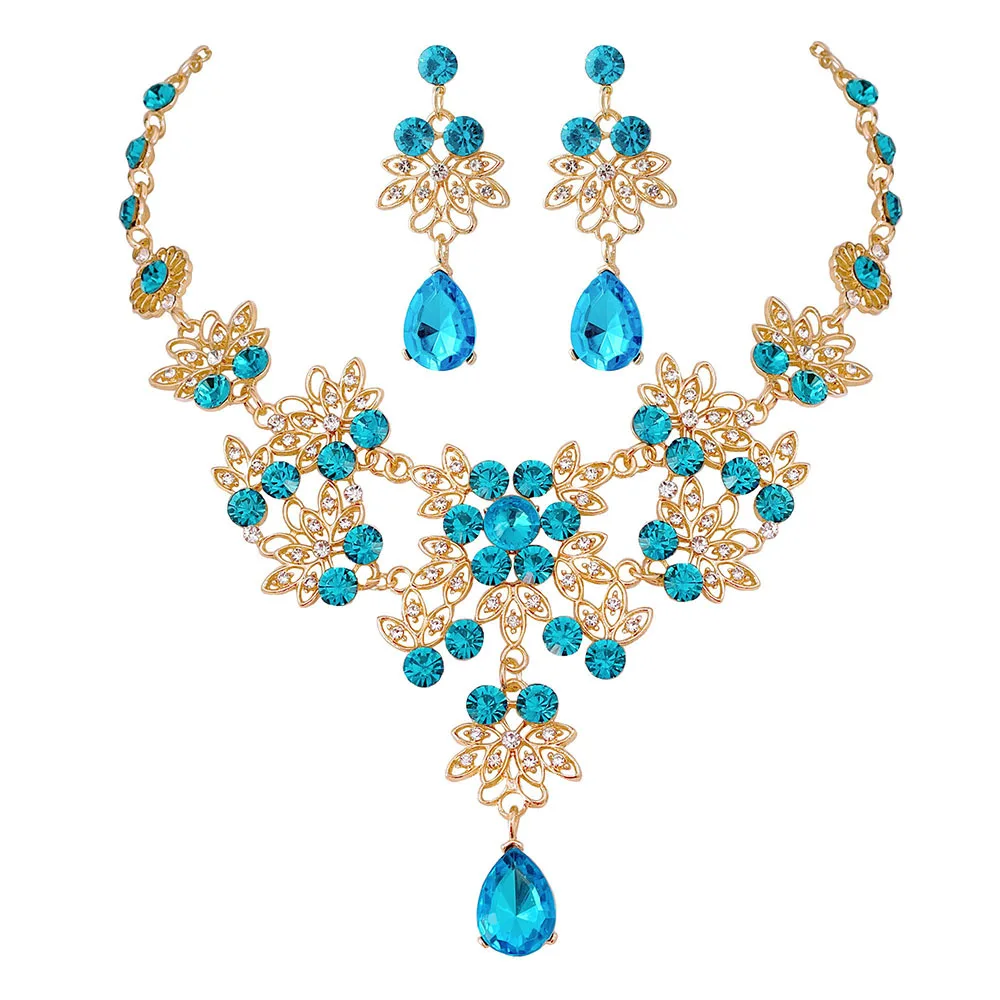 Роскошный комплект из колье и серёг с кристаллами