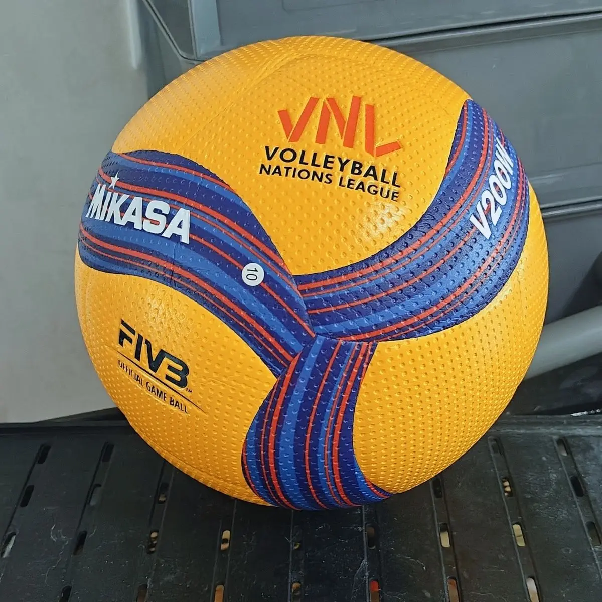 Фото Новый волейбольный мяч 2026 V200W VNL Original Professional Nations League из супермягкой кожи с волоконным наполнителем №3