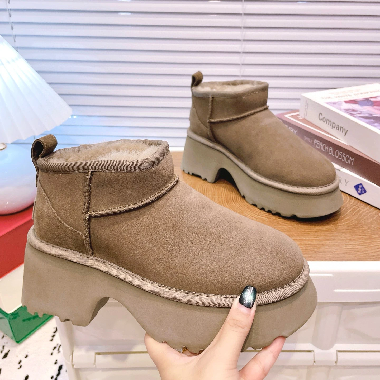 Женские зимние сапоги на танкетке размер 35 - 43 цвет в ассортименте