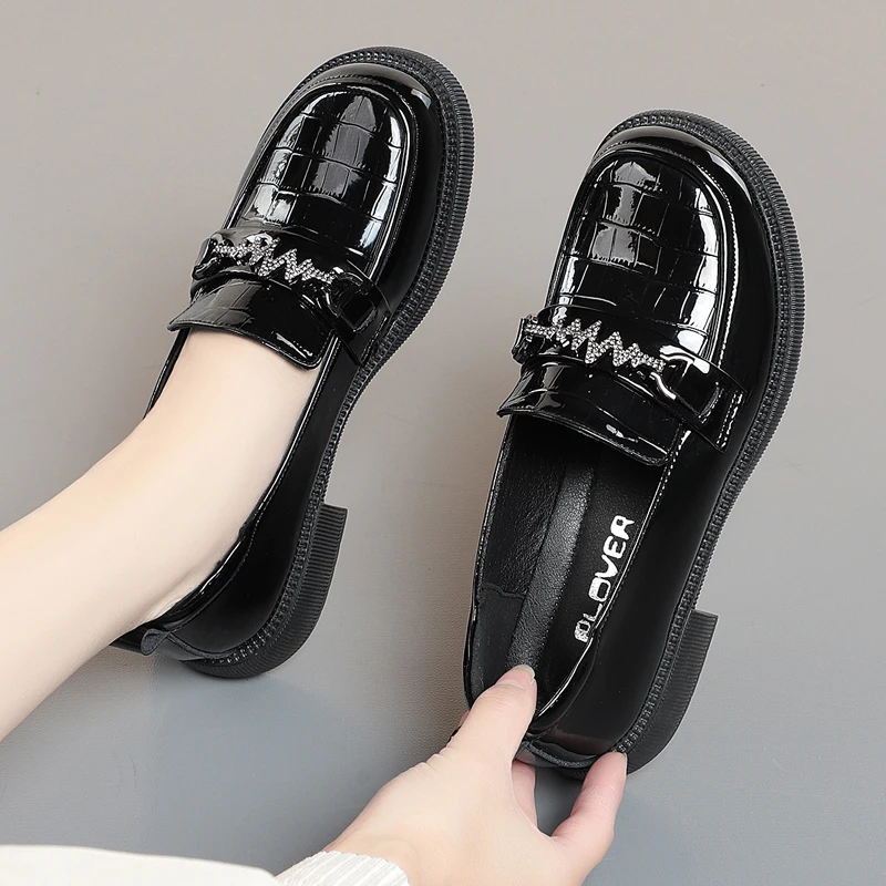 Spring And Autumn New Women's Shoes, Loafer Leather Flat Heel, Thick Soled British Casual Plus-size Middle-aged Mom Single Shoes