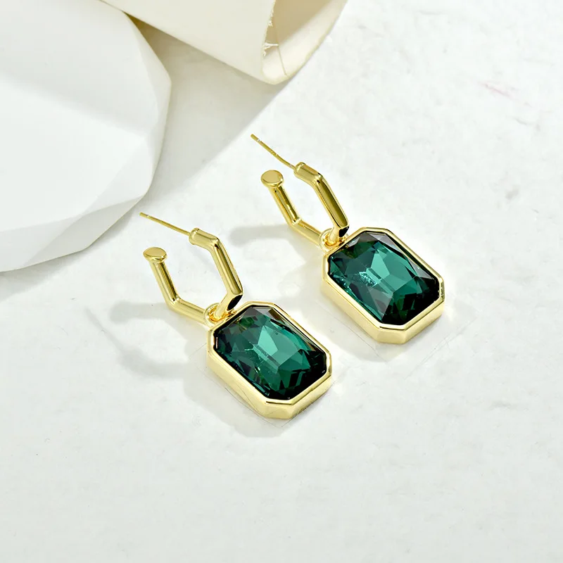 

Square Crystal Style Earrings