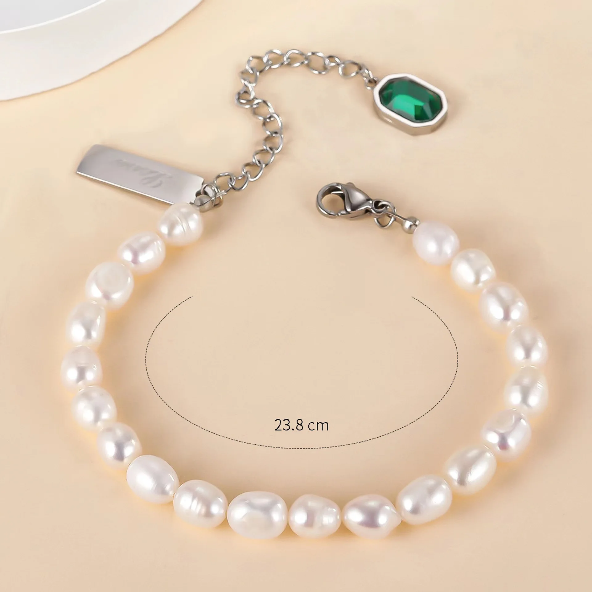 

IQPC Titanium steel bracelet French natural pearl bracelet ladies INS fashion niche design hand embellish emerald