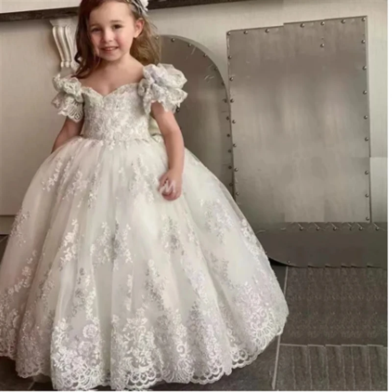 

Gorgeous Ivory Sweetheart Flower Girls Dress For Wedding Princess Lace Appliques Short Puffy Sleeves First Communion Gowns
