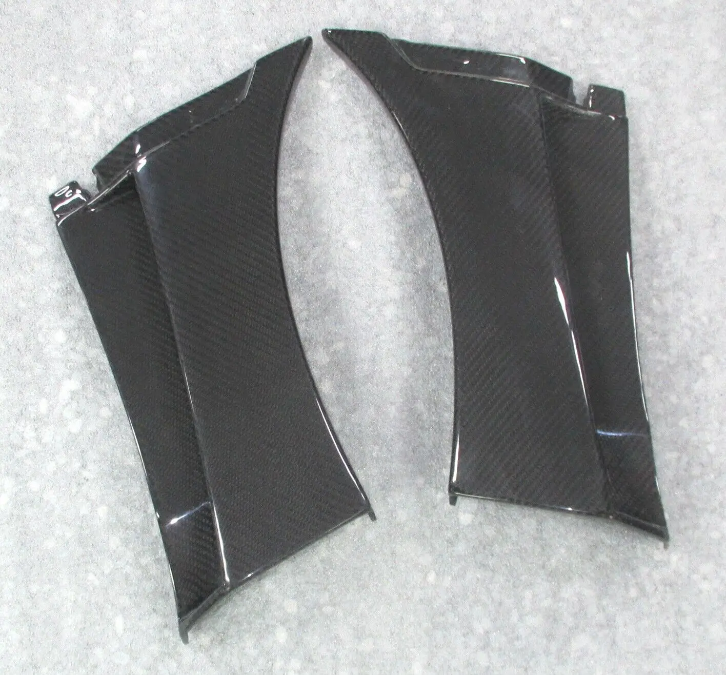 Переднее крыло из углеродного волокна под вентиляционное отверстие подходит для