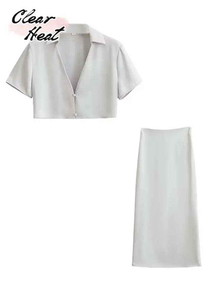 

Женский однотонный костюм с коротким рукавом и V-образным вырезом