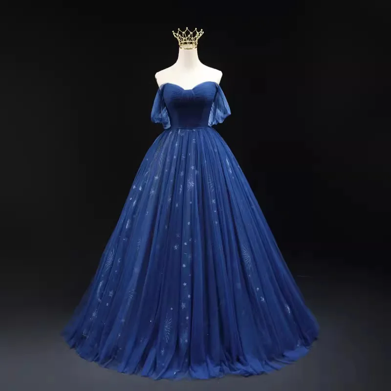 Женское атласное платье с открытыми плечами длинное винтажное для выпускного