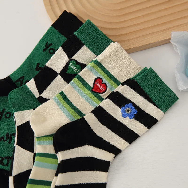 

Socks Female Ins Tide Spring Green Thick Spring Embroidery Small Flowers Beautiful Cute Mid-tube Socks Wholesale