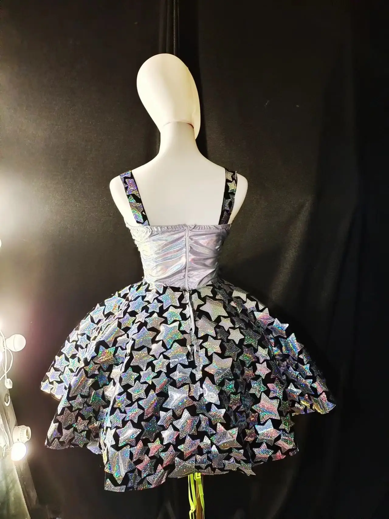 Сексуальное блестящее лазерное зеркальное платье с разрезом певица ведущая