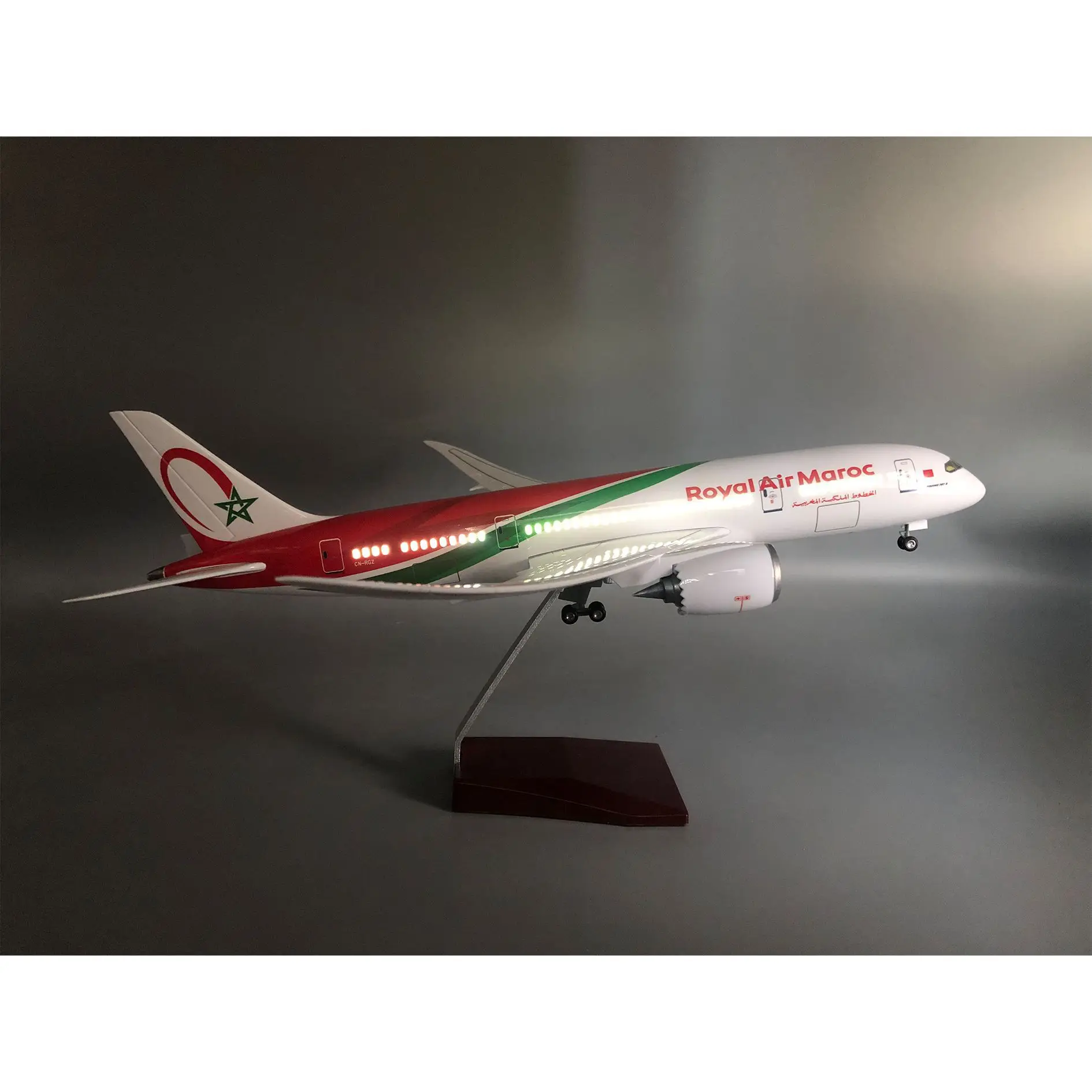 Фото Масштабная модель самолета Royal Air Maroc 787 (1:130) с подставкой, сувенир для взрослых авиационных энтузиастов, подарок, декор для дома или офиса №4