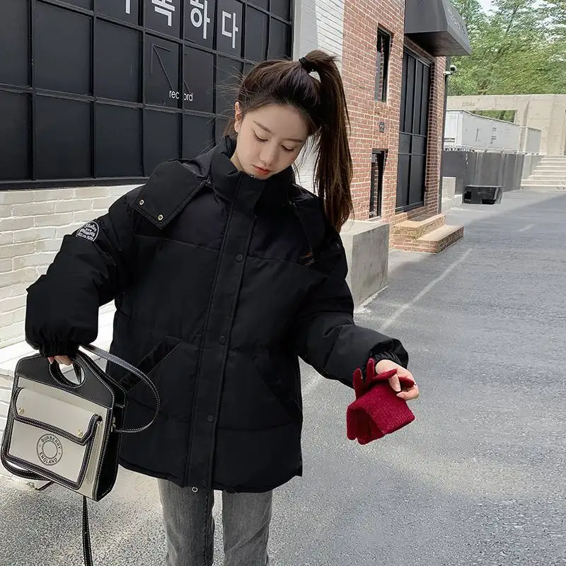 2022 New Black and White Contrast Cotton Coat for Women Winter Loose Thick Short Cotton Coat for Women