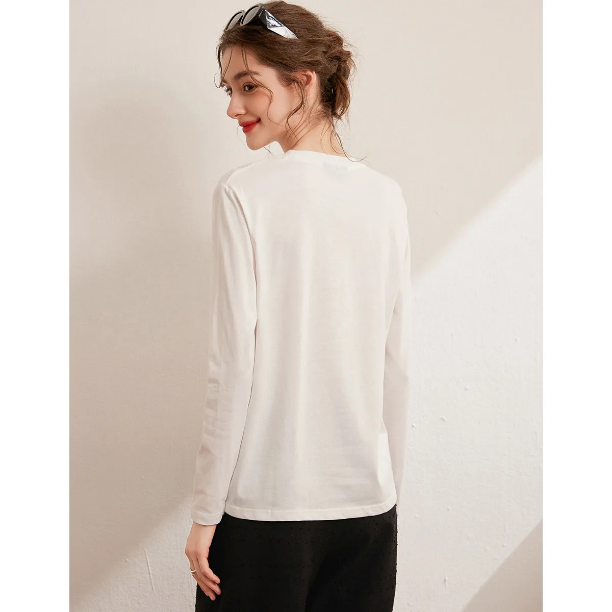 Футболка женская LOUIS YAO с круглым вырезом и кружевным украшением