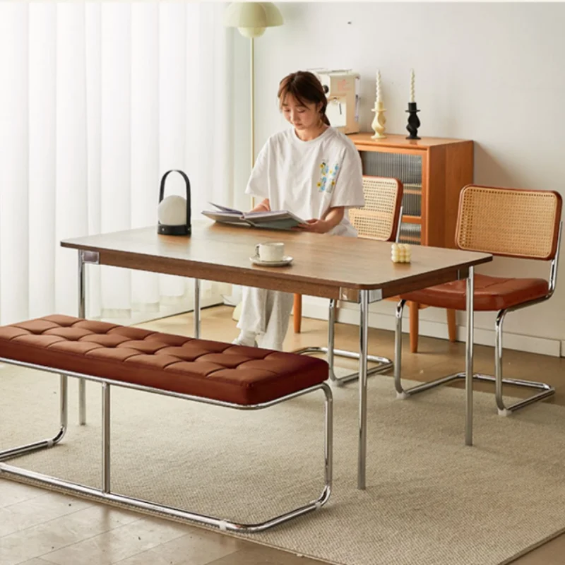 Деревянный обеденный стул