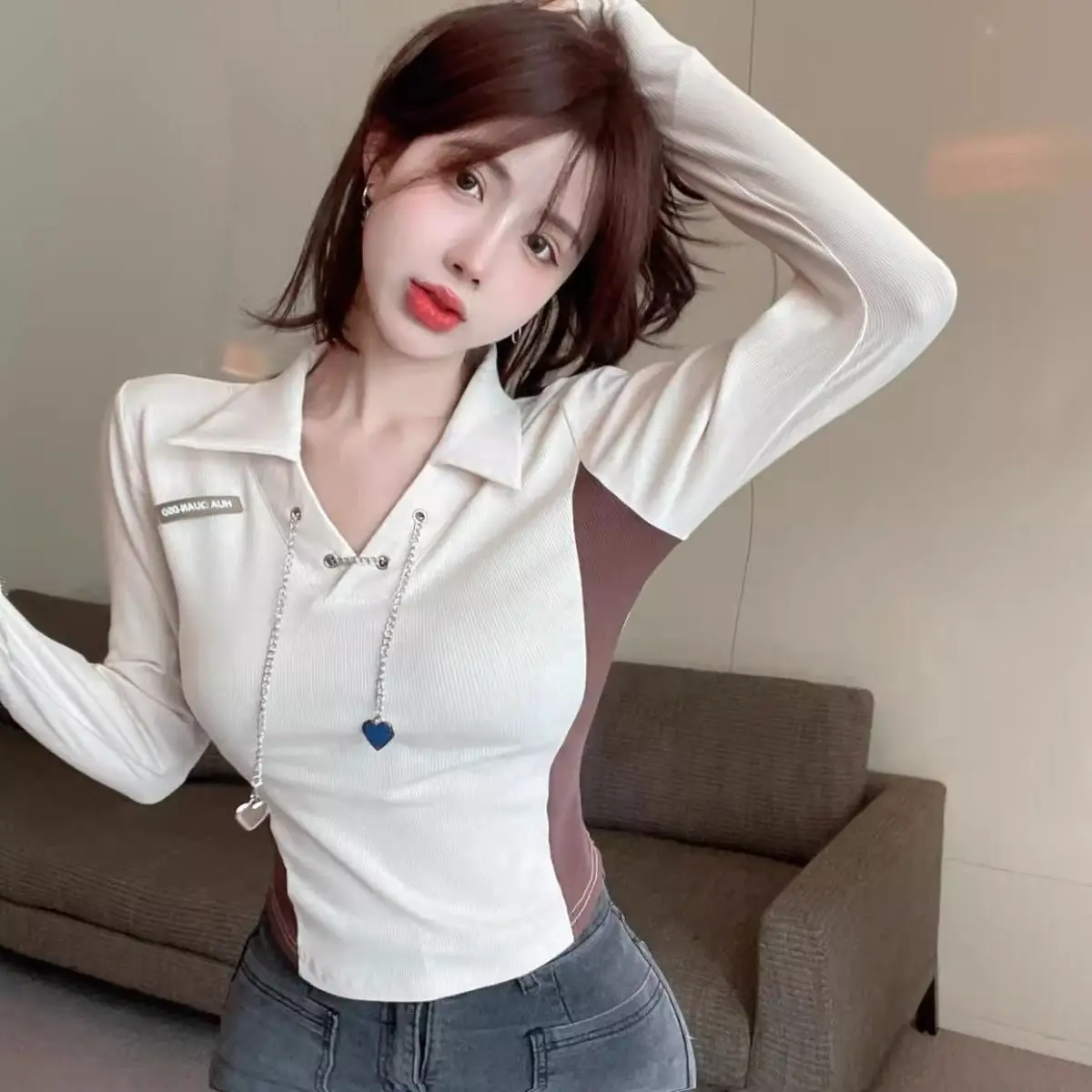 Рубашка-поло с V-образным вырезом и длинными рукавами Новинка осени 2024 Милая