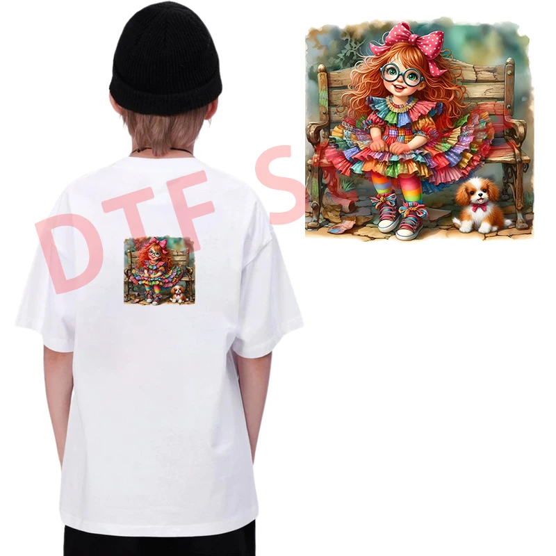 Нашивка для детской одежды с изображением девушки на верстаке и попугая