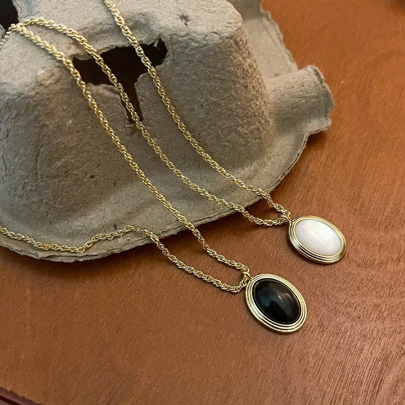 

Romantic Korean Fashion Jewellery for Women Trendy Neck Chain with Oval Shell Pendant Delicate Necklace Exquisite Charm Jewelry