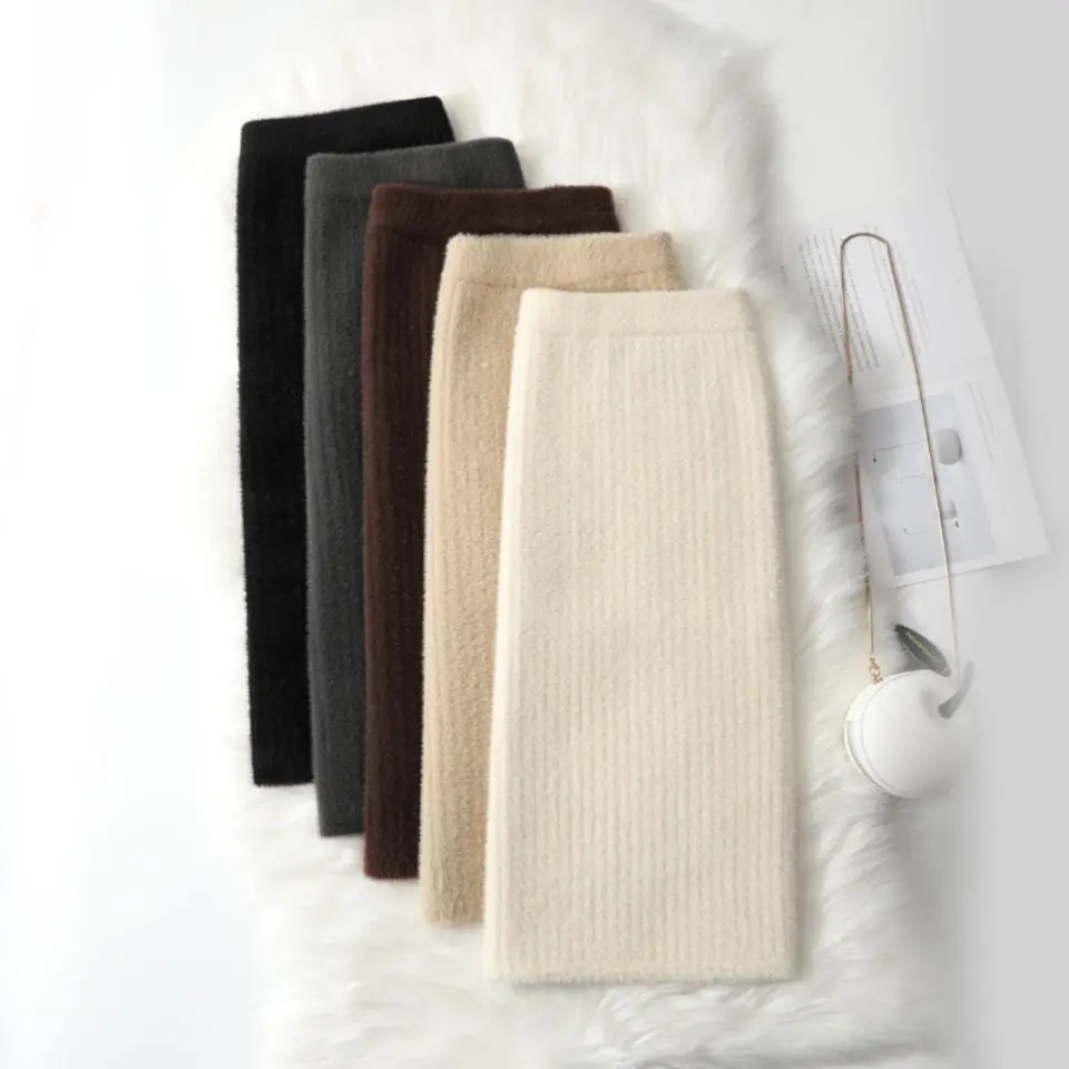 

Женская трикотажная юбка средней длины, с разрезом и высокой талией