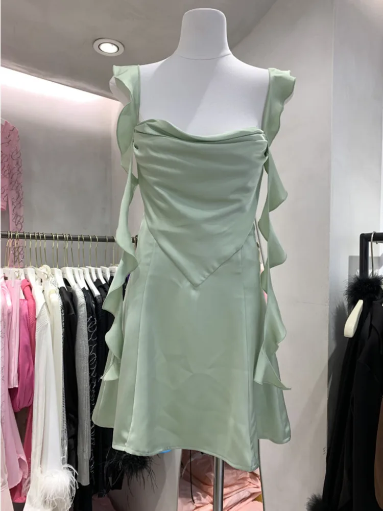 

Женское Короткое платье без рукавов, с оборками и открытой спиной