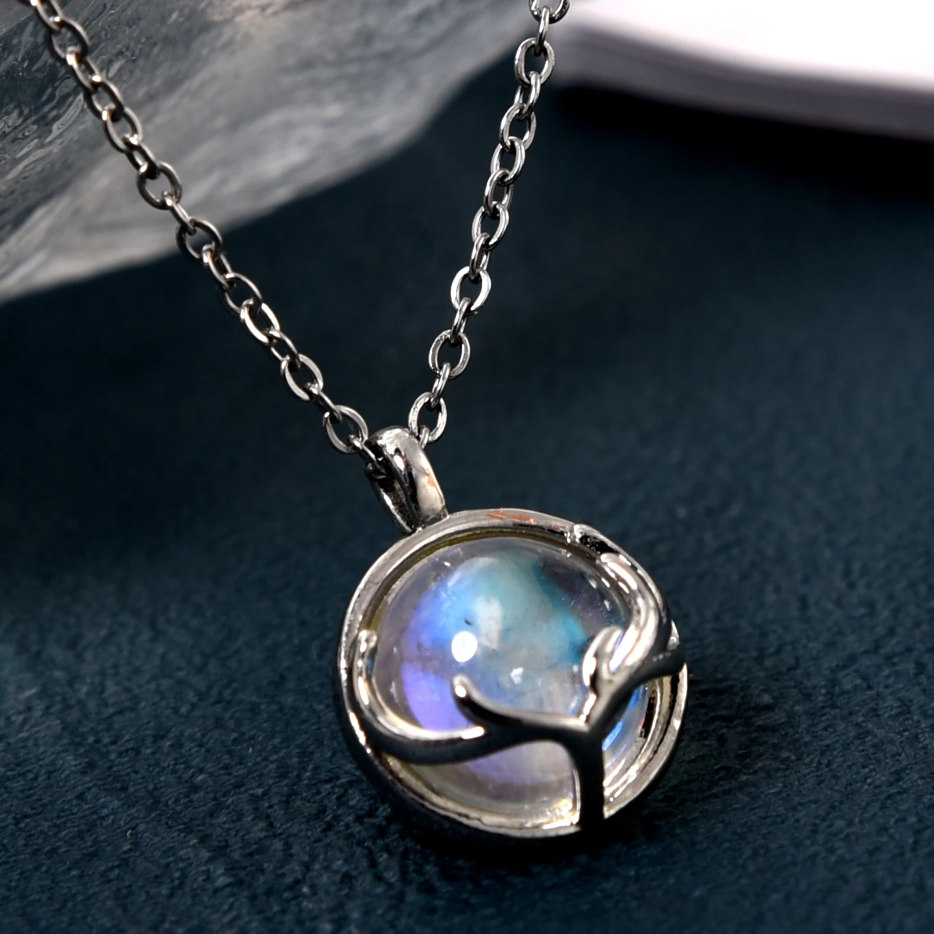 

Lucky Deer Moonstone Pendant Necklace for Women Temperament Antlers Clavicle Chain Choker Necklace Crystal Gemstone Jewelry Gift