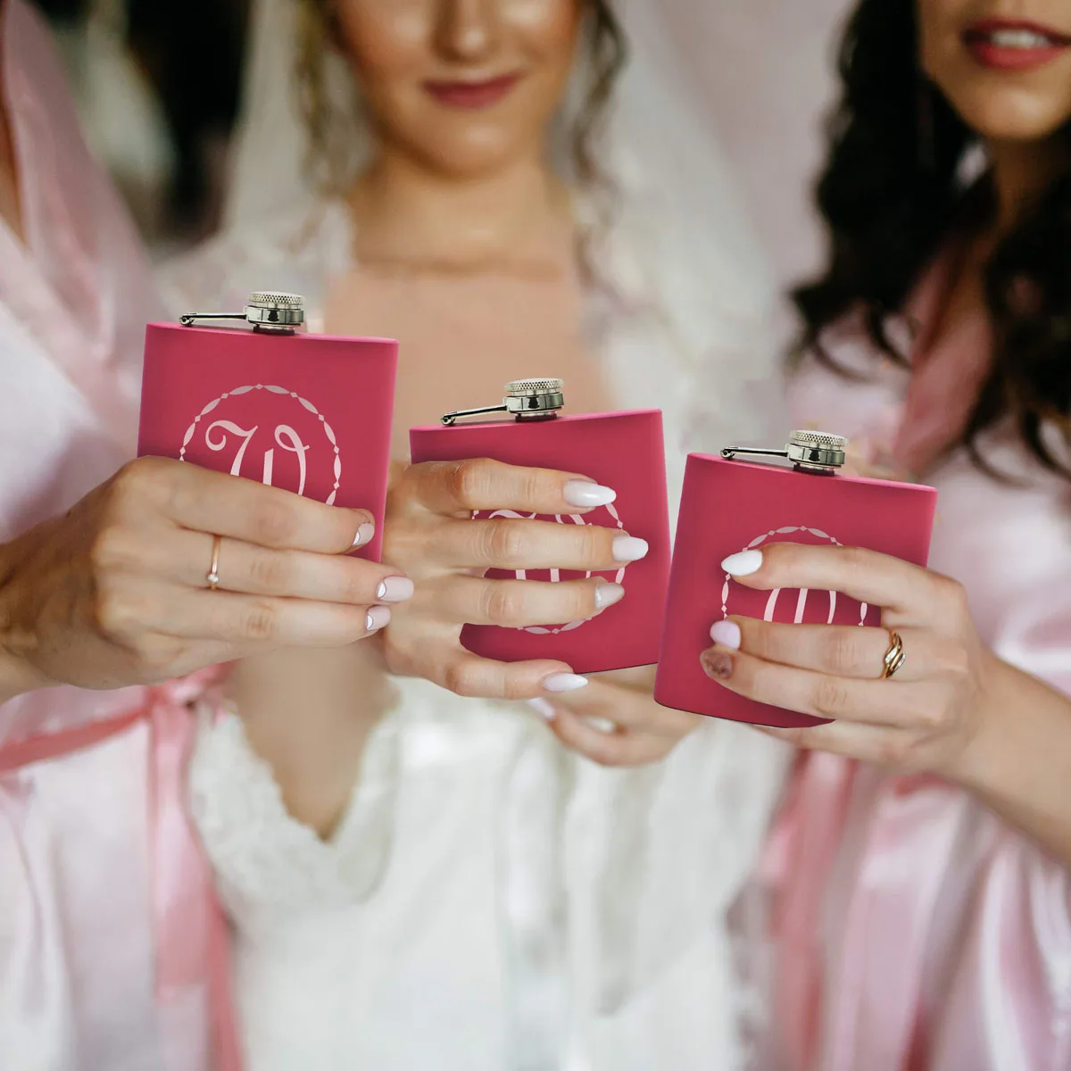 Фляга розовая с лазерной гравировкой для подружки невесты 6 унций