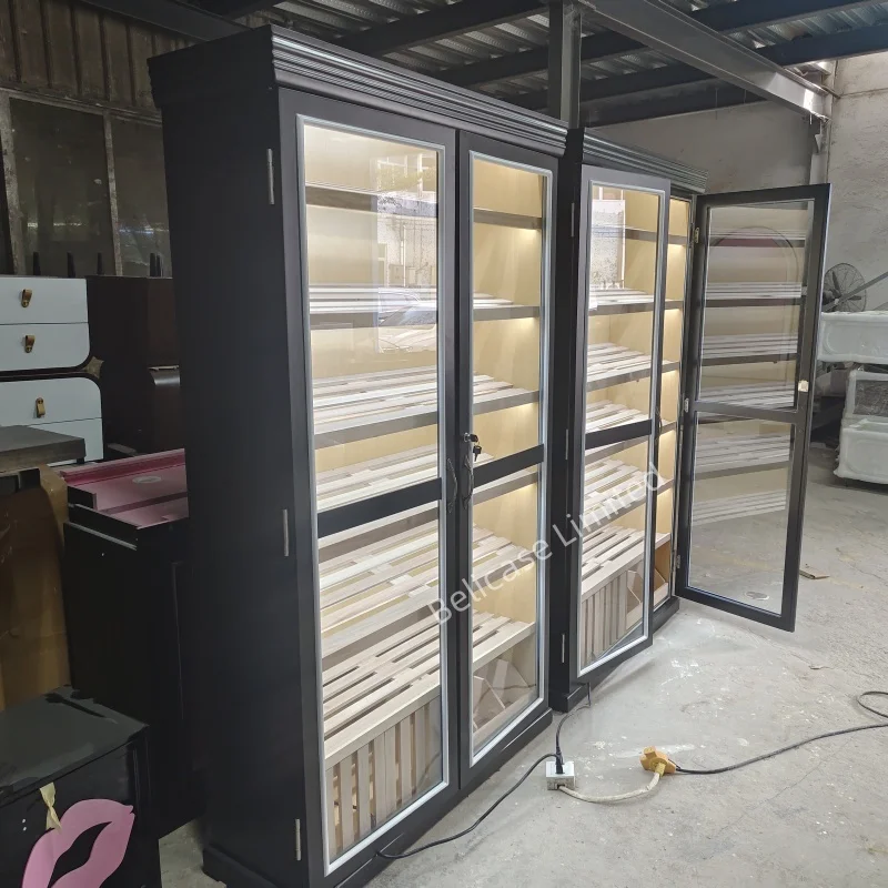 На заказ. Коммерческая мебель витрина для сигар с полками из испанского кедра