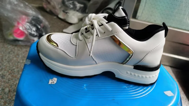 2023 New Rivet Sneakers Fashion Leather Mesh Breathable Wedge Running Shoe Casual Air Cushion Lace Women Vulcanized Shoes Couple