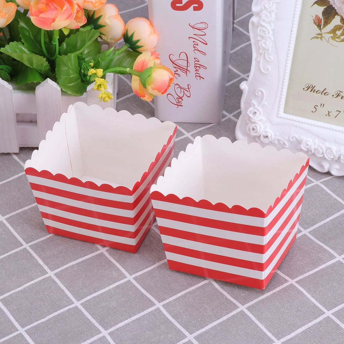 

12pcs Disposable Dinnerware Set Party Paper Tableware for Party Baby Shower Birthday Carnival (Small Popcorn Box,Red Stripes)