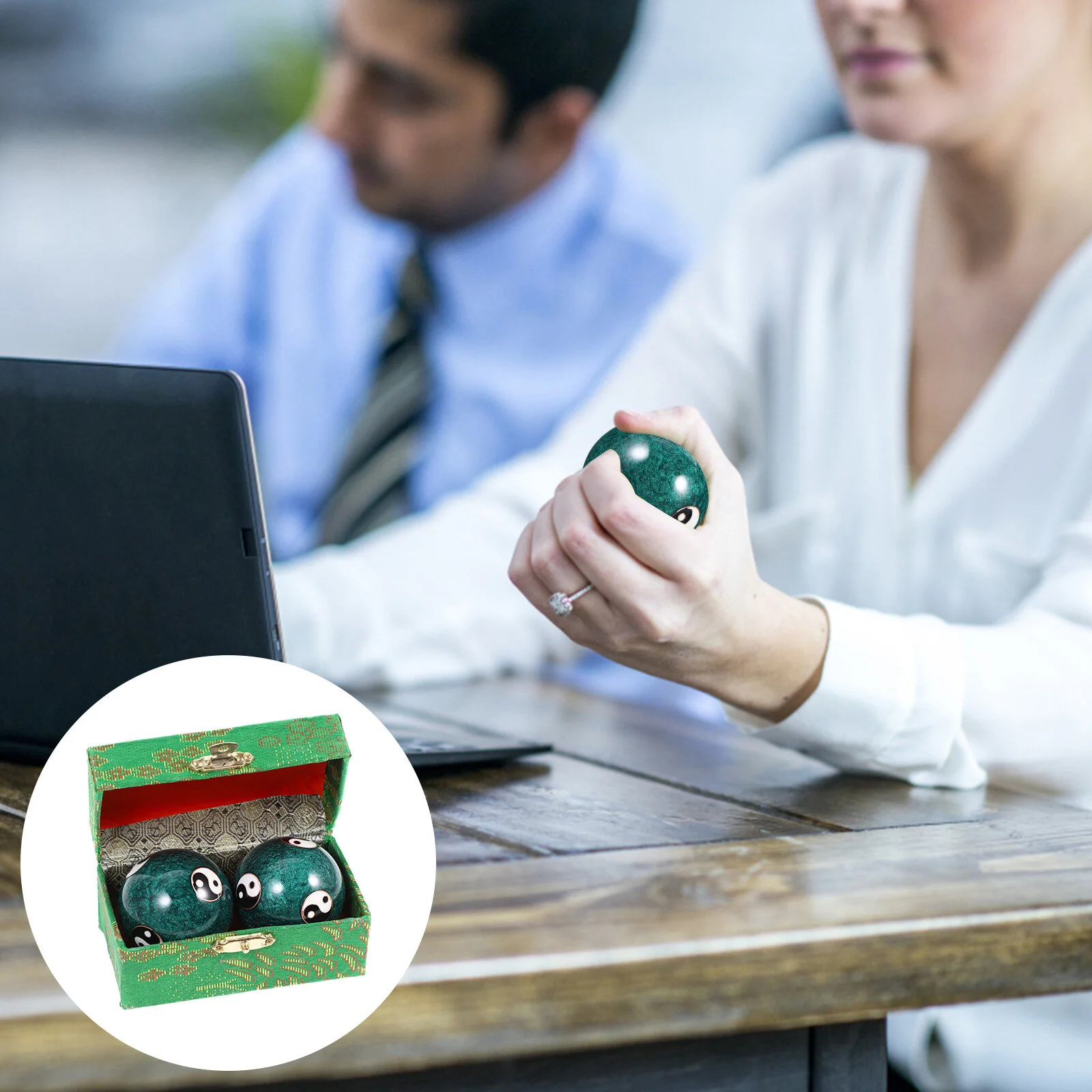 

2Pcs Adult Balls Metal Handballs Massaging Tools Hand Rolling Balls