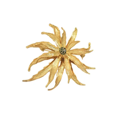 Золотая брошь с хризантемой из цинкового сплава