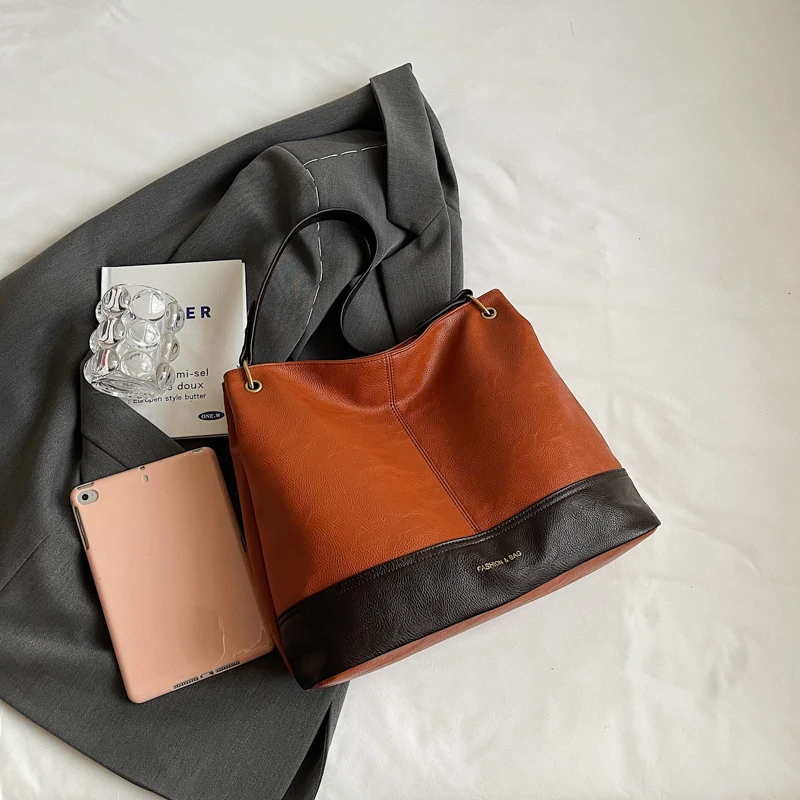 Retro Commuting Bag Large Capacity Female 2023 Summer New Bucket Bag Casual Travel Designer Shoulder Bag High Quality M819