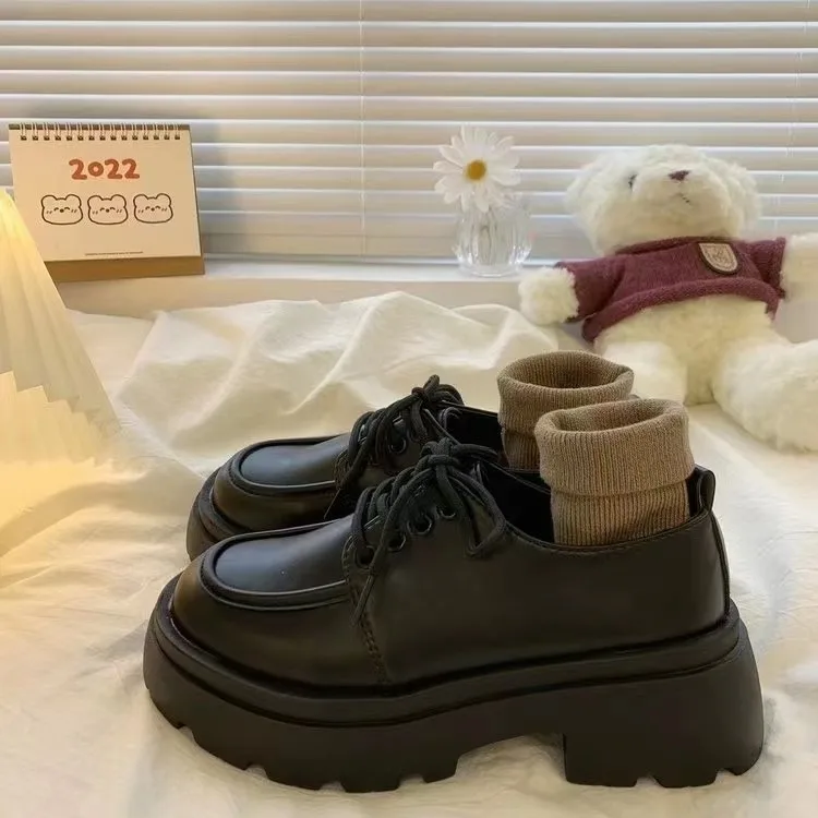 

Туфли женские на плоской резиновой подошве