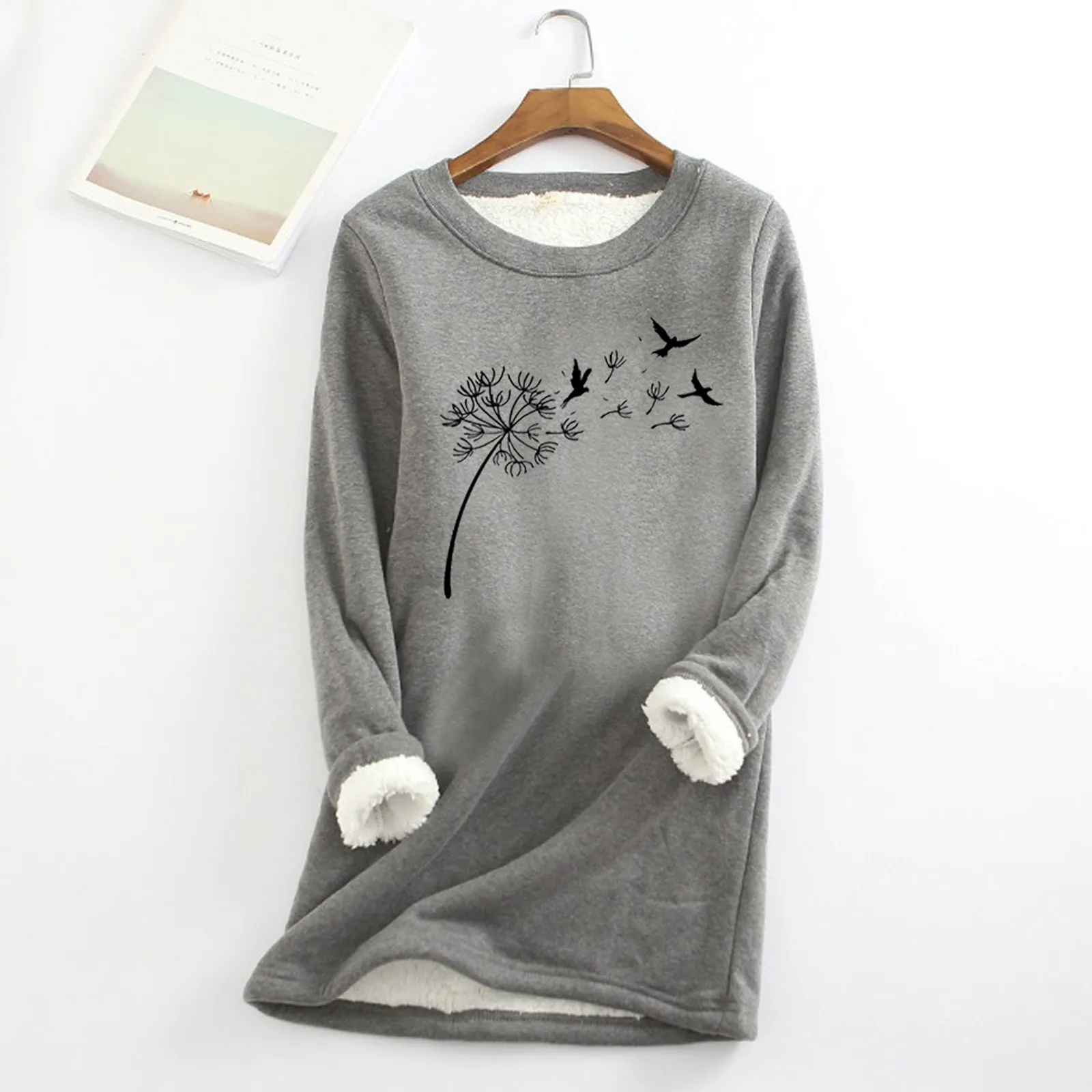 

2023 Christmas Sweatshirt Pullover Women Casual Print Shirt Thick Fleece Sweatshirt Winter Round Neck New Year Clothes Hooded