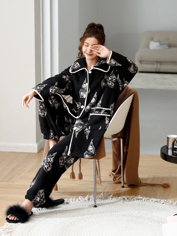 Прекрасная зимняя ночная рубашка женская теплая бархатная пижама с облаками