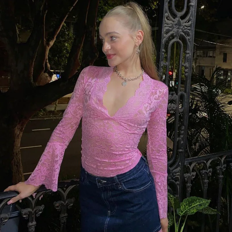 

Новинка весна-лето 2023 в европейском и американском стиле пикантный приталенный кружевной топ для девушек с V-образным вырезом и расклешенны...