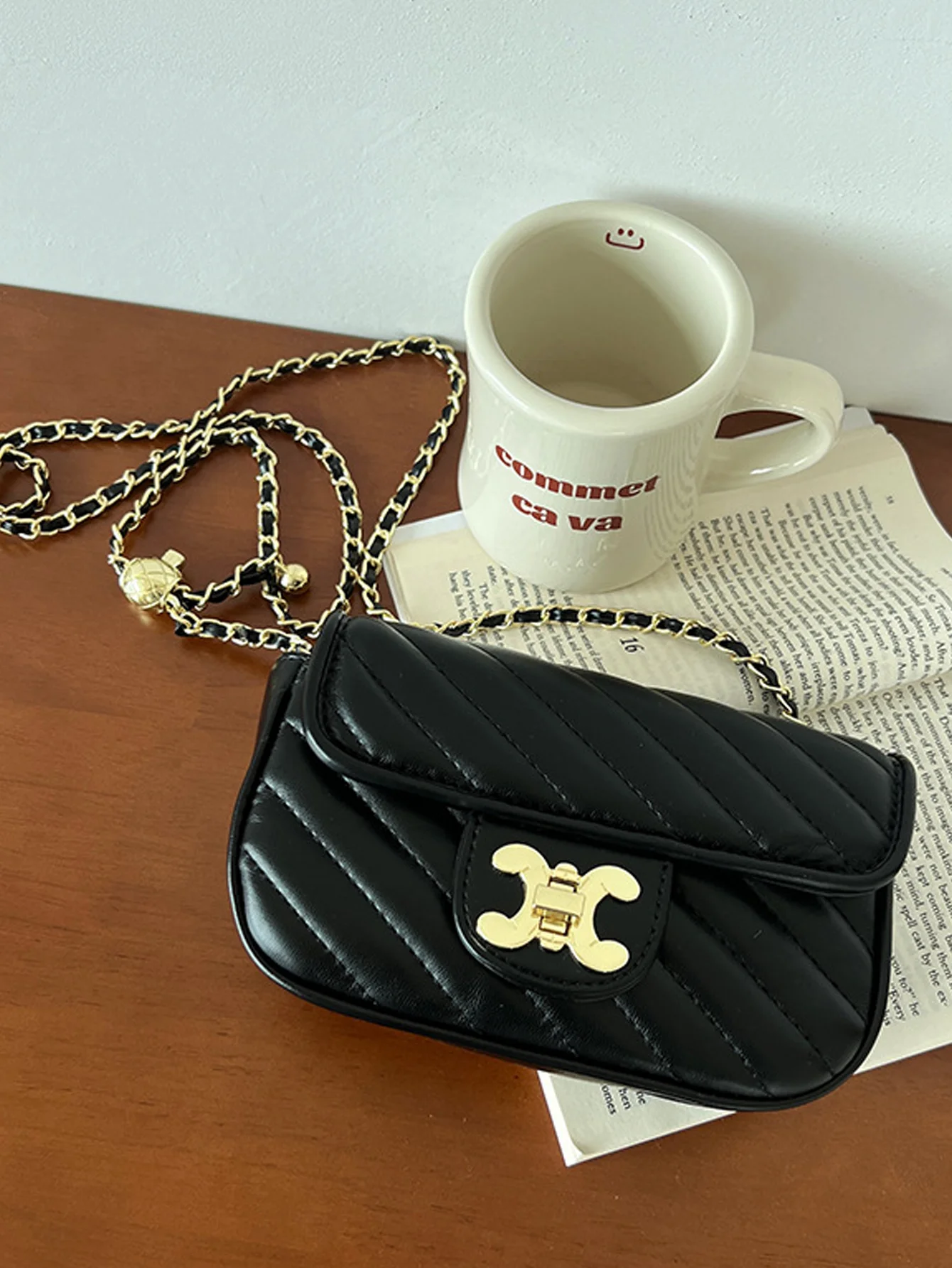 Новинка 2024 женская сумка-мессенджер на одно плечо с зеленой сказочной цепочкой