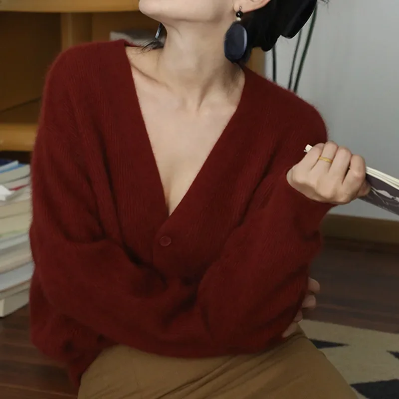 Элегантный красный вязаный кардиган во французском стиле с v-образным вырезом