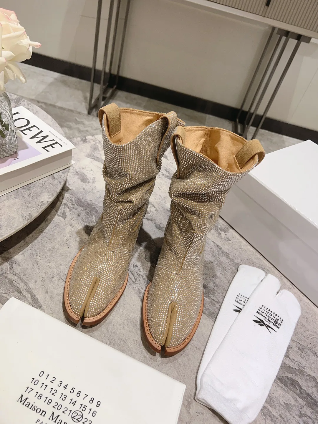 

Replica of International Brand Women's Shoes,MM6,Maison Margiela,Low Heel,Short Ankle Boots,Imported Cowhid,Split-Toe,Folds